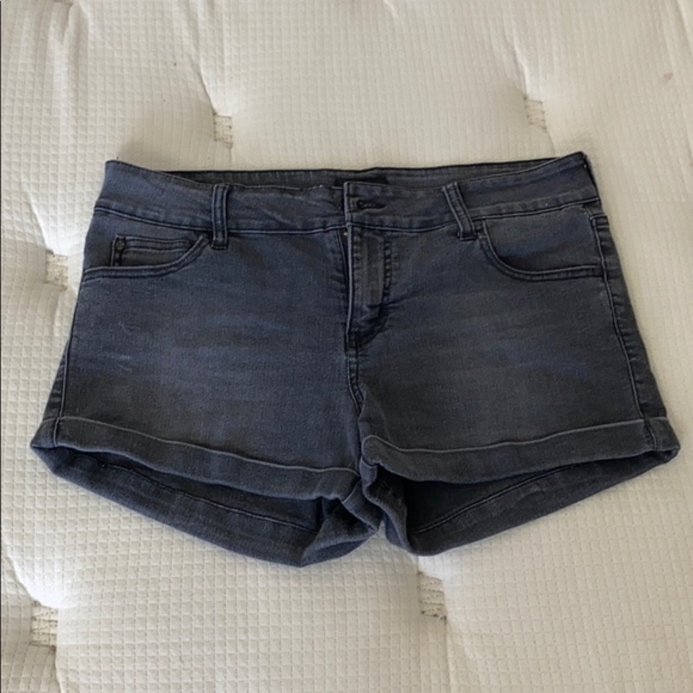 ✅Women Celebrity Pink Jeans Shorts Size 11/30